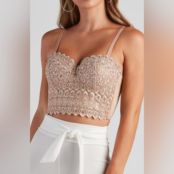 WINDSOR: Reigning Lace Crop Top - Picture 4 of 13